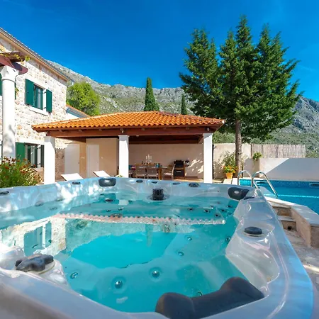 Tereza With Private Pool Sea View Mlini